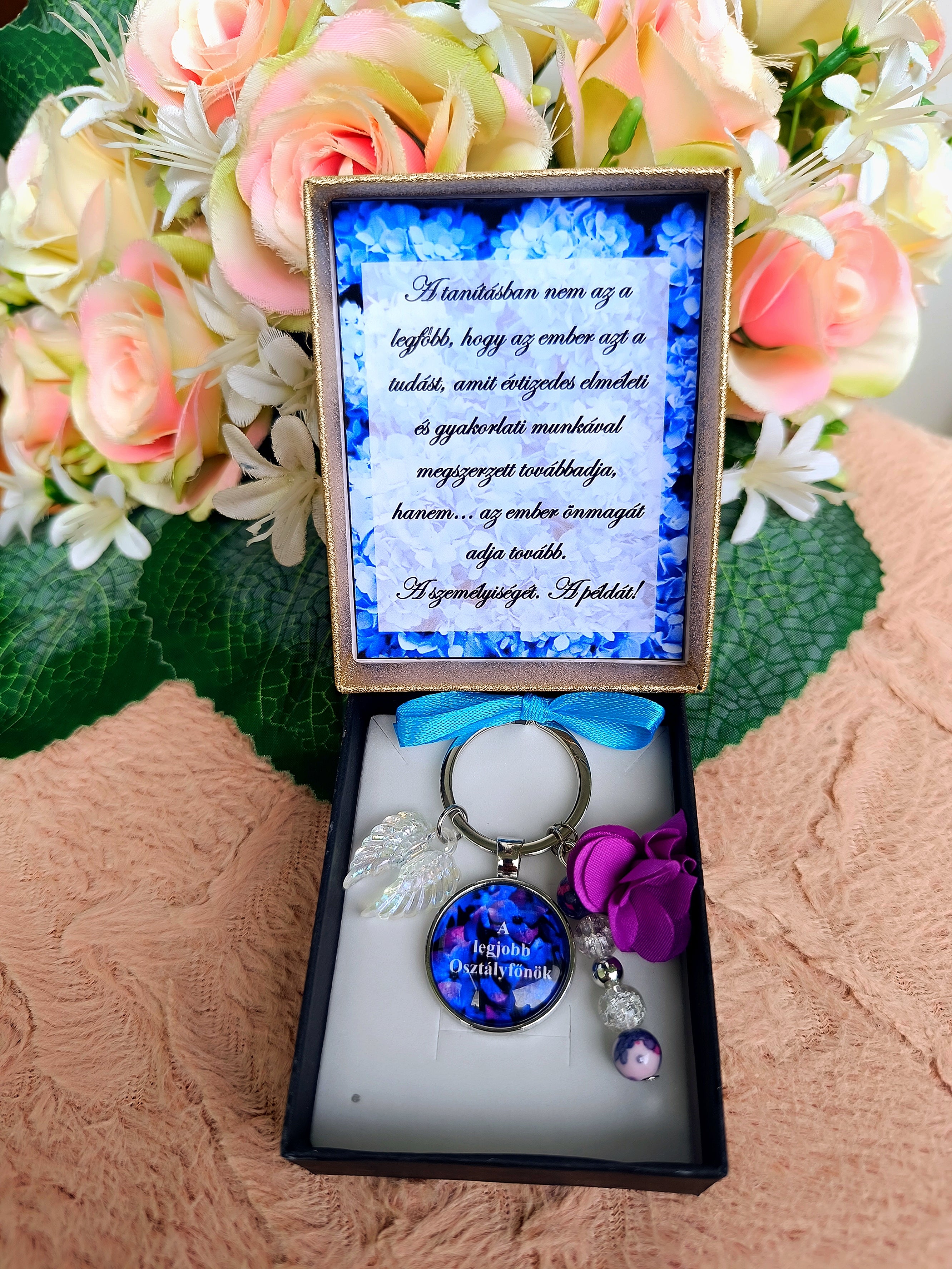 Ajándék pedagógusnak kék hortenzia kulcstartó